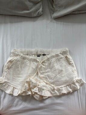 American Eagle Outfitters Cream Ruffle Waistband Shorts